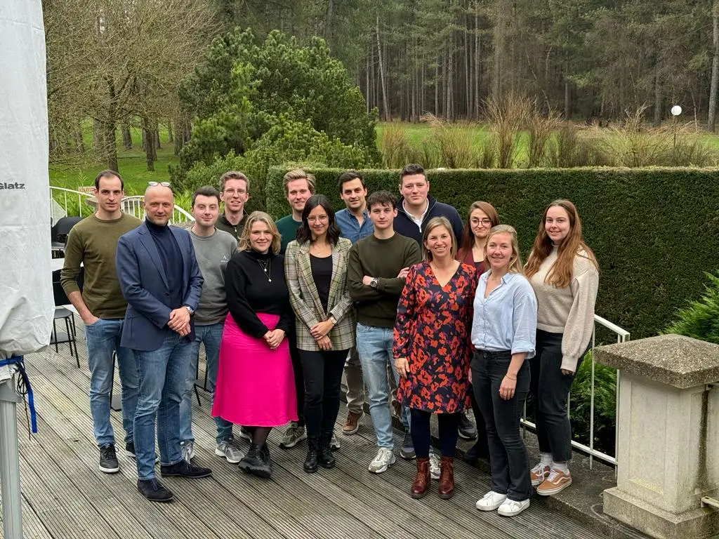 Groepsfoto van de Junior Board 2024 van Renotec, een team van jonge professionals dat meedenkt over de toekomst van de organisatie.