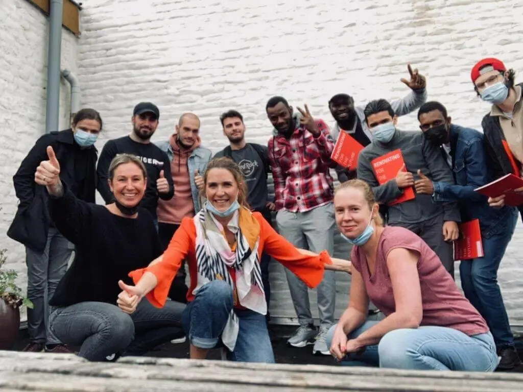 Deelnemers aan Renotec-event met JES in Brussel; groepsmoment met jongeren en begeleiders