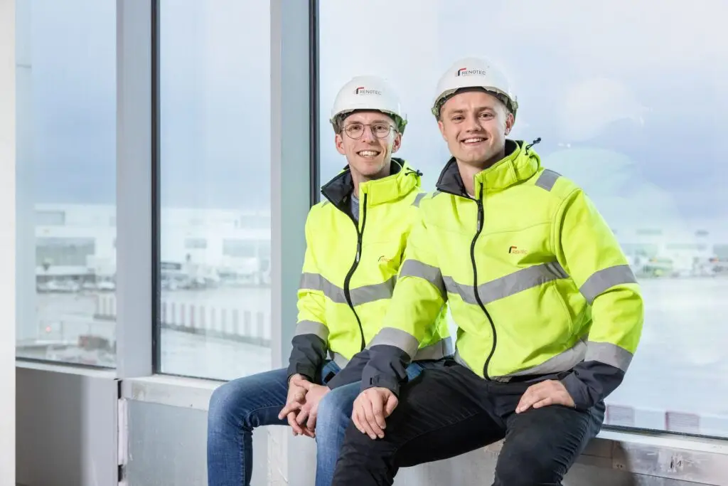 Renotec medewerkers in veiligheidskledij